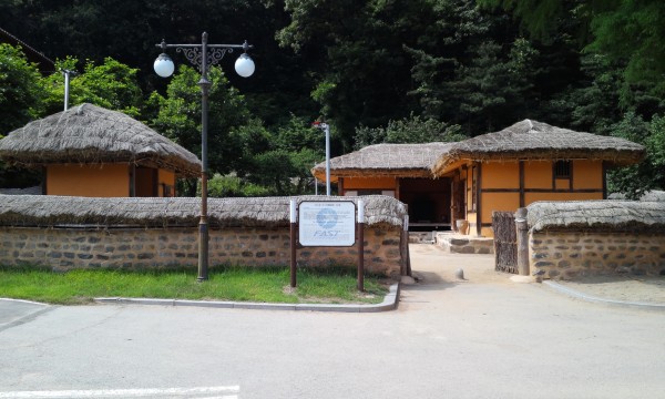 31ad90b69e02d92b1acda57fbbedb990_1448713